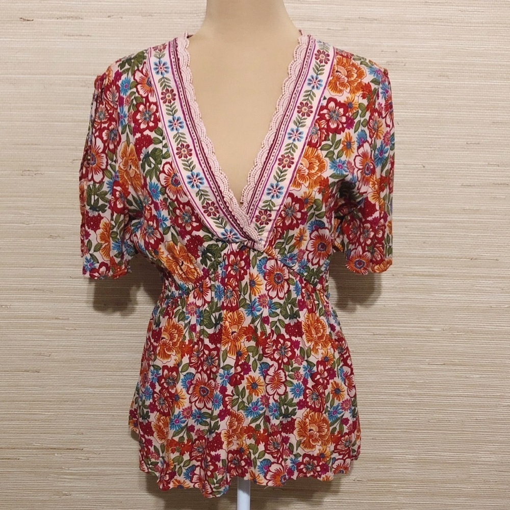 Nostalgia Floral V-Neck Scalloped Lace Neckline Cold Shoulder Peplum Blouse L